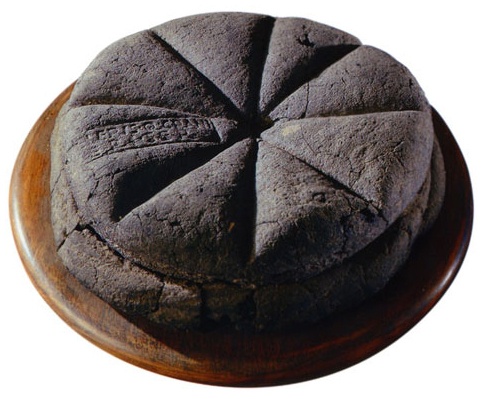 preserved-loaf-of-bread-from-pompeii